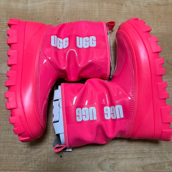 UGG Classic Brellah Round Toe Snow Boots - Picture 6 of 7